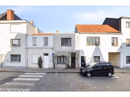 huis te koop met stadskoer vlakbij gent-sint-pieters.