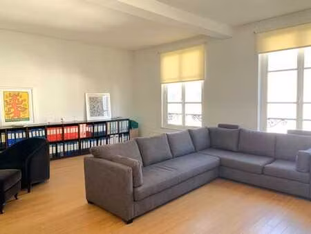 grand sablon : 3ème et dernier étage+ ascenseur + feu ouvert