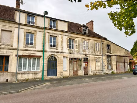 ensemble immobilier à vendre situé au bourg-saint-léonard ref t14802