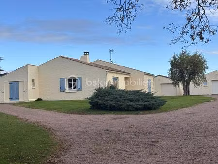 maison de 100 m² à saint-cyr-des-gats