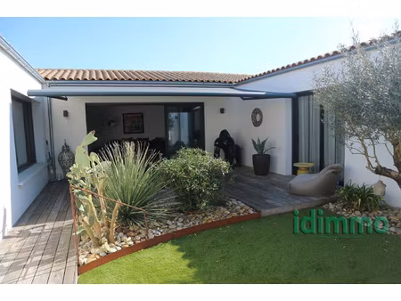 superbe villa contemporaine de style rethais de 200 m2 sur u