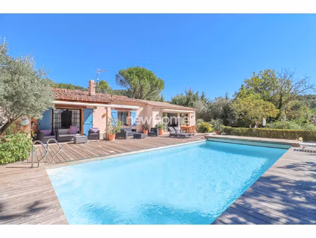 villa lumineuse de plain-pied  plein sud avec piscine et gar