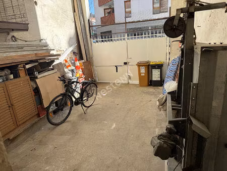 montreuil  proche du metro  bien atypique entre la maison et l'appartement en duplex avec 