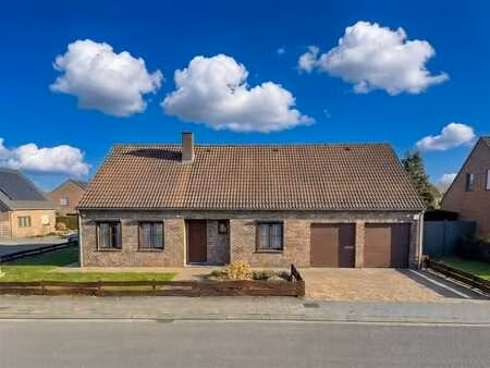 maison unifamiliale  5a 37ca  dans un quartier résidentiel!