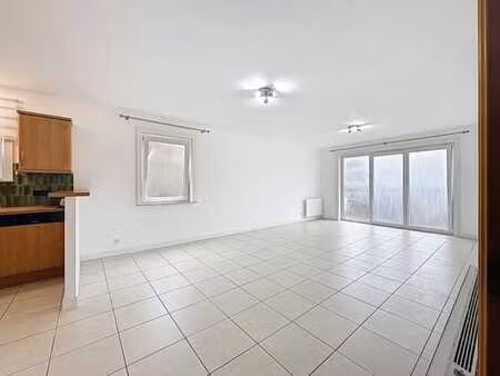 appartement 2 chambres à louer dans un immeuble résidentiel