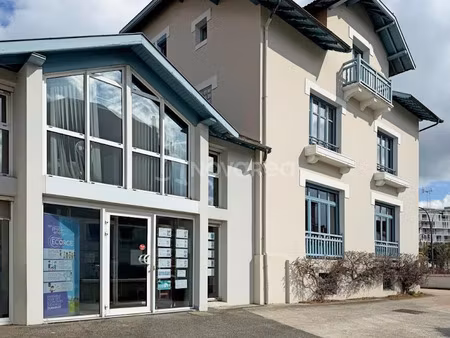 vente locaux professionnels 15 pièces 488 m² à pau (64000)  825 000 €