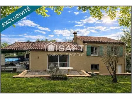 maison sur demi sous sol avec terrain boisé