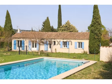 villa de plain-pied à proximité des commerces et transports