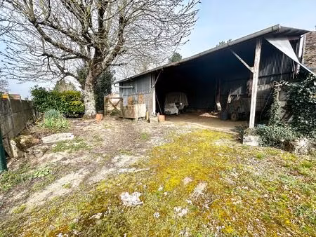 hangar + terrain constructible de 565 m² (non viabilisé) – entièrement clôturé