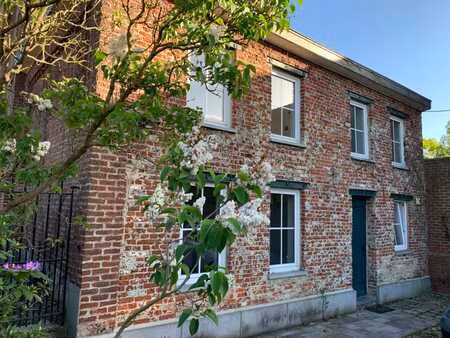 petit duplex à grez-doiceau. chauff  élec.  eau compris