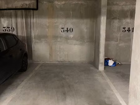 parking / box poissy 13 m2