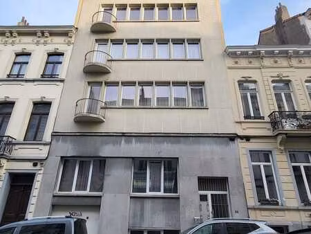 bel immeuble art déco (mixte: 5 logements et bat.arri)