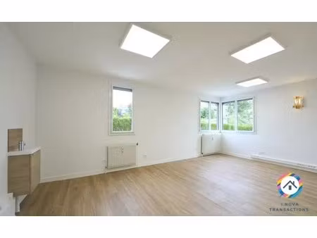 local rénové 162 m² – 10% brut – centre oyonnax