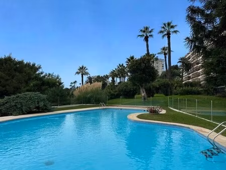 4 pièces avec vue mer  grande terrasse  piscines & parking  vallauris limite cannes