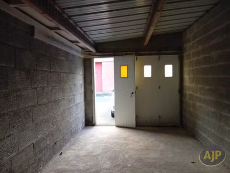 vente garage et parking à paimboeuf (44560) : à vendre / 18m² paimboeuf