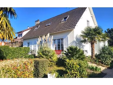 maison beauchamp 127 m² t-6 à vendre  549 000 €