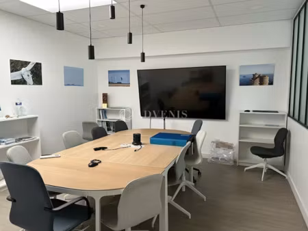 location locaux professionnels 307 m² à clermont-l'herault (34800)  3 600 €