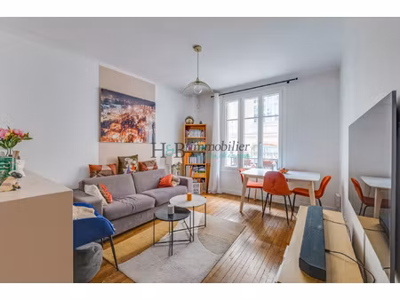 appartement 3 pièces traversant immeuble ancien au coeur du