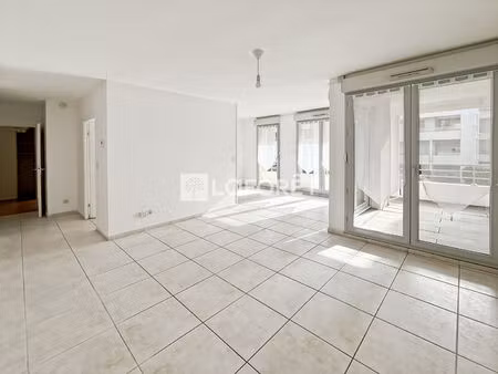 appartement 3 pièces avec terrasse et piscine - valence