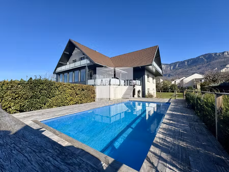 maison 300 m2 au calme avec piscine  appartement indépendan