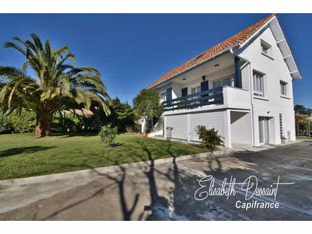 ondres - maison d'environ 195 m² habitable entièrement rénovée avec t2  annexe et garage