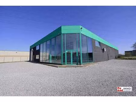 entrepôt logistique rénové avec bureaux climatisés