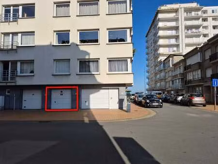 con amore gar 4 - garage sec situé juste derrière le mur ...