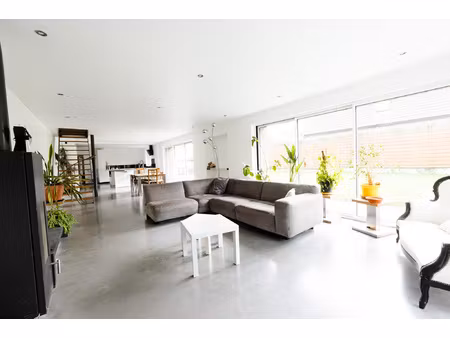 corps de ferme rénové avec espace détente et des volumes exc