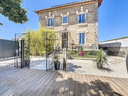 entre uzès et nîmes  élégante maison de maître rénovée  152