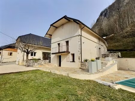 proche chambéry ! propriété de charme  avec piscine et gîte  composée de deux maisons indé