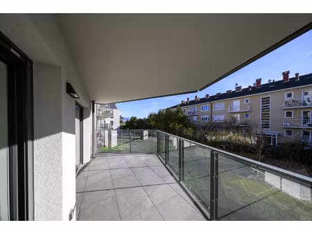 divonne les bains 01220  t3 69m2 avec balcon  excellent état