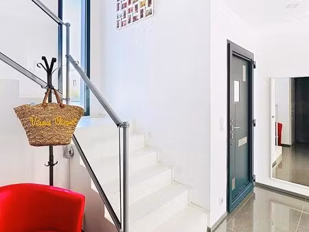 maison contemporaine lumineuse avec sous-sol complet  terrasse et jardin – à seulement 5 m