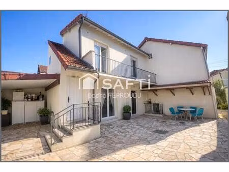 maison avec 2 studios independants.