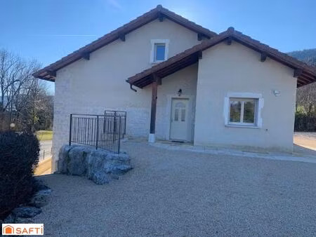 a vendre magnifique maison de village en pierres de 330 m2