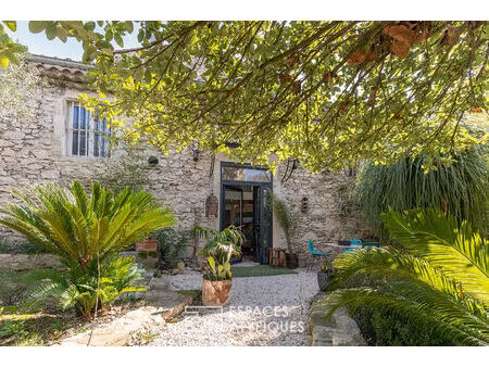 maison d'artiste en pierre avec piscine dans ancienne minoterie réinventée
