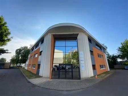 location bureau st gregoire 370 m²