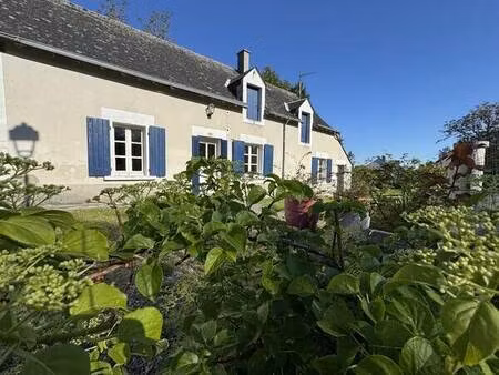 belle longère en centre bourg avec du terrain