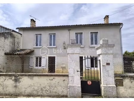 vente maison 6 pièces 132 m² à pioussay (79110)  112 000 €