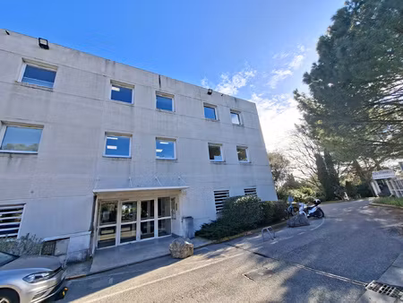 location local professionnel 83m² nimes 30900