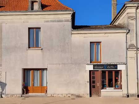 vente maison 5 pièces 140 m² à sossais (86230)  128 000 €