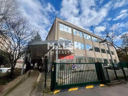 location local professionnel 65m² lyon 4ème