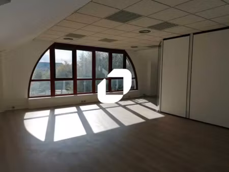 a louer  bureaux refaits à neuf lumineux et climatisés