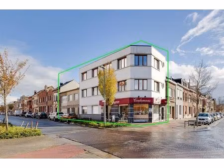 uniek hoekperceel met handelshuis + garage + appt