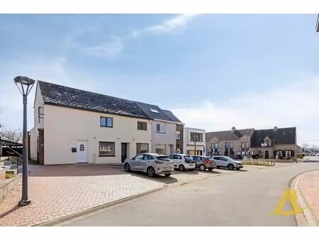 veelzijdige handelsruimte met woonst te diest!