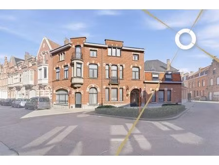 rendabel investeringspand met combinatie van vaste verhuur en vakantieappartementen in cen