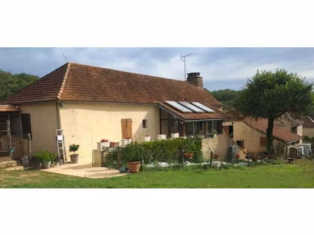 maison lotoise 4 pièces  81 m² + annexes  sur terrain de 3600 m² à vendre à salvezou (20 m