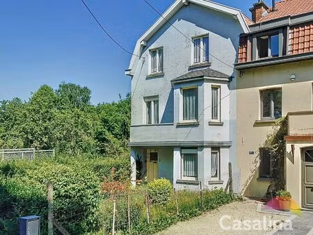 mooi huis om te renoveren  vlakbij het dumontplein.