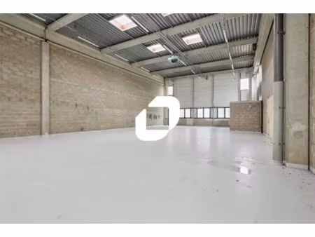 a louer  activités sécurisés au pied des axes autoroutiers