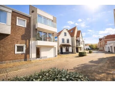 recent appartement centraal gelegen te knokke