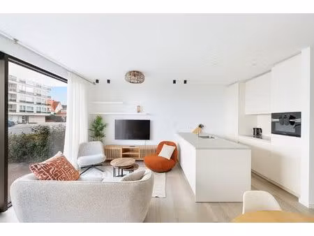 gemeubeld: nieuwbouw appartement met zijdelings zeezicht!